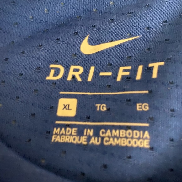 Men’s extra large dry fit tee - Picture 3 of 5